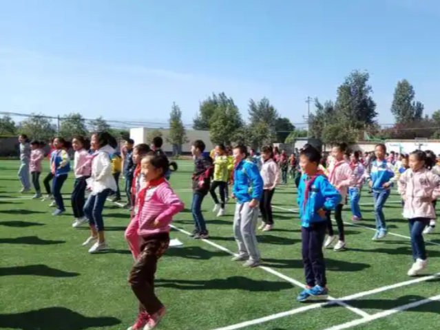 旨在让家长从孩子的视角体会教育进一步拉近家校距离 旨在让家长从孩子的视角体会教育进一步拉近家校距离